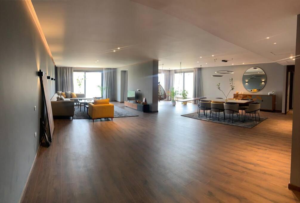 Silver Palm Compound Apartment